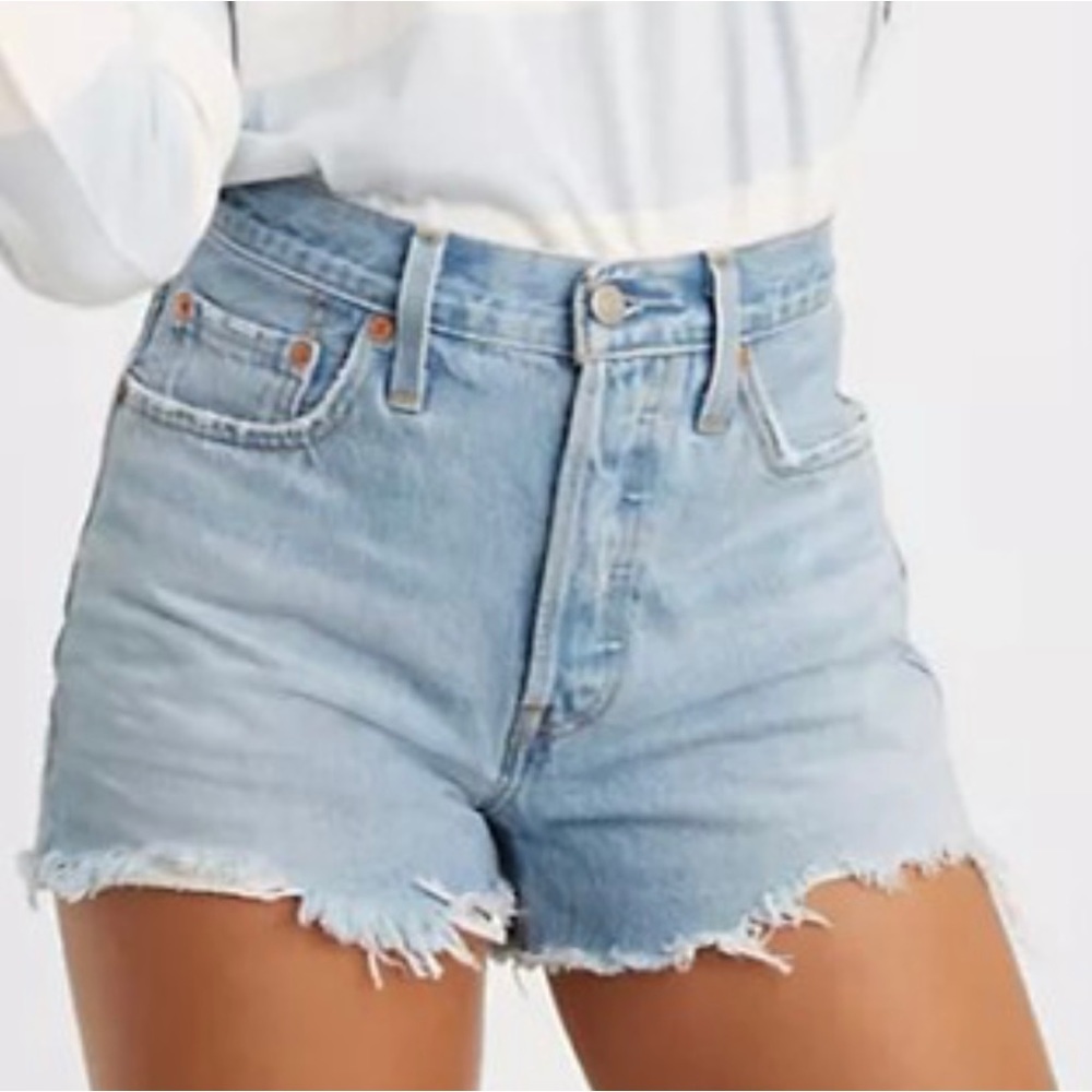 Levi’s 501 shorts size 27, NWT! High rise, fitted through hip and thigh!